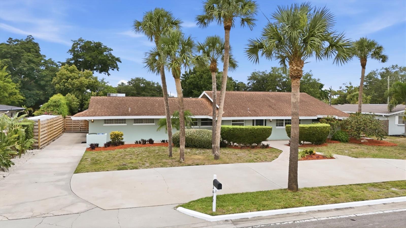 3612 S Lockwood Ridge Rd, Sarasota, FL 34239 photo