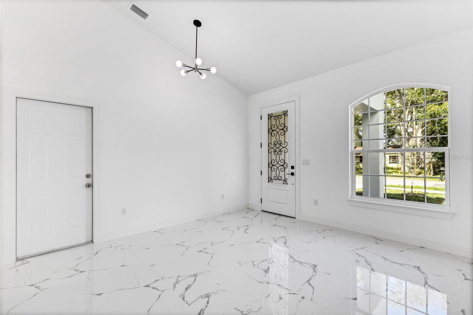 806 W Lowry Ln, Tampa, FL 33604 photo
