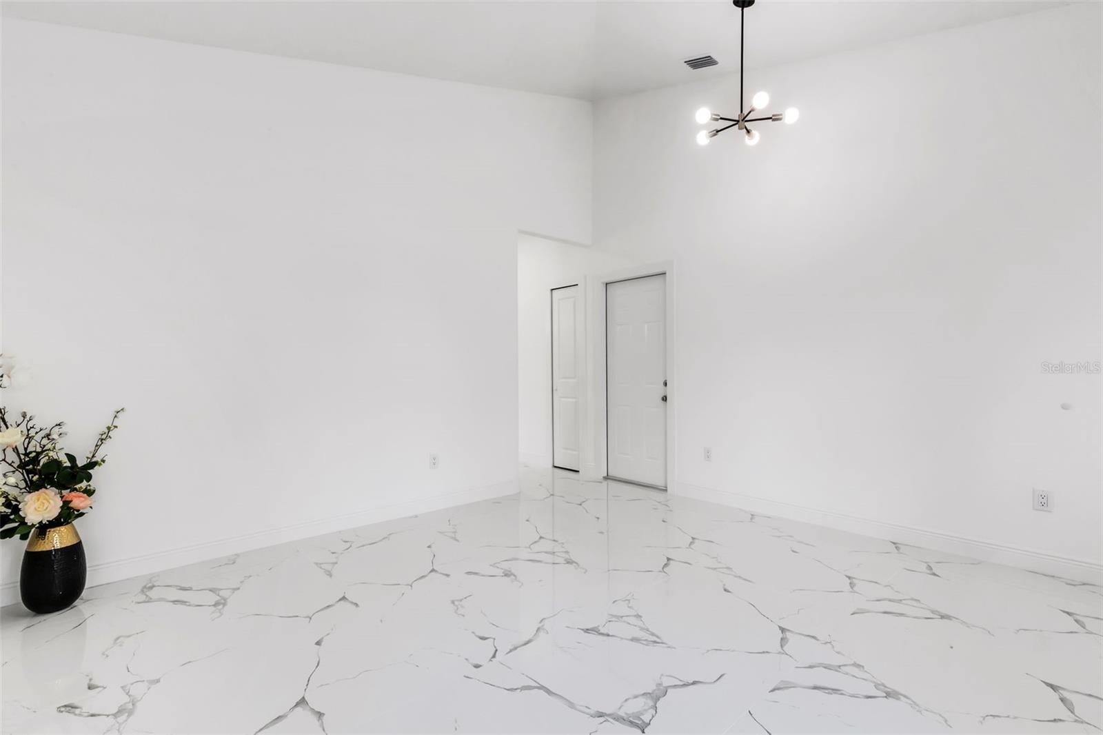 806 W Lowry Ln, Tampa, FL 33604 photo