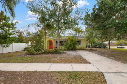 Single Family Residence in SARASOTA FL 2202 HYDE PARK STREET.jpg