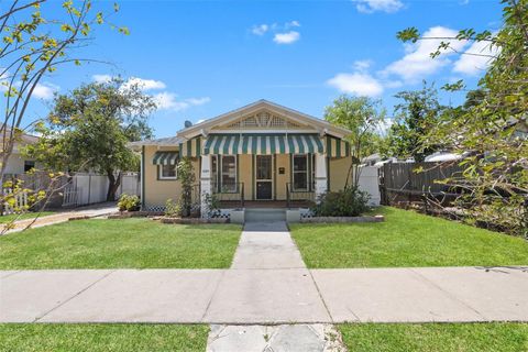 Single Family Residence in ST PETERSBURG FL 2450 3RD AVENUE.jpg