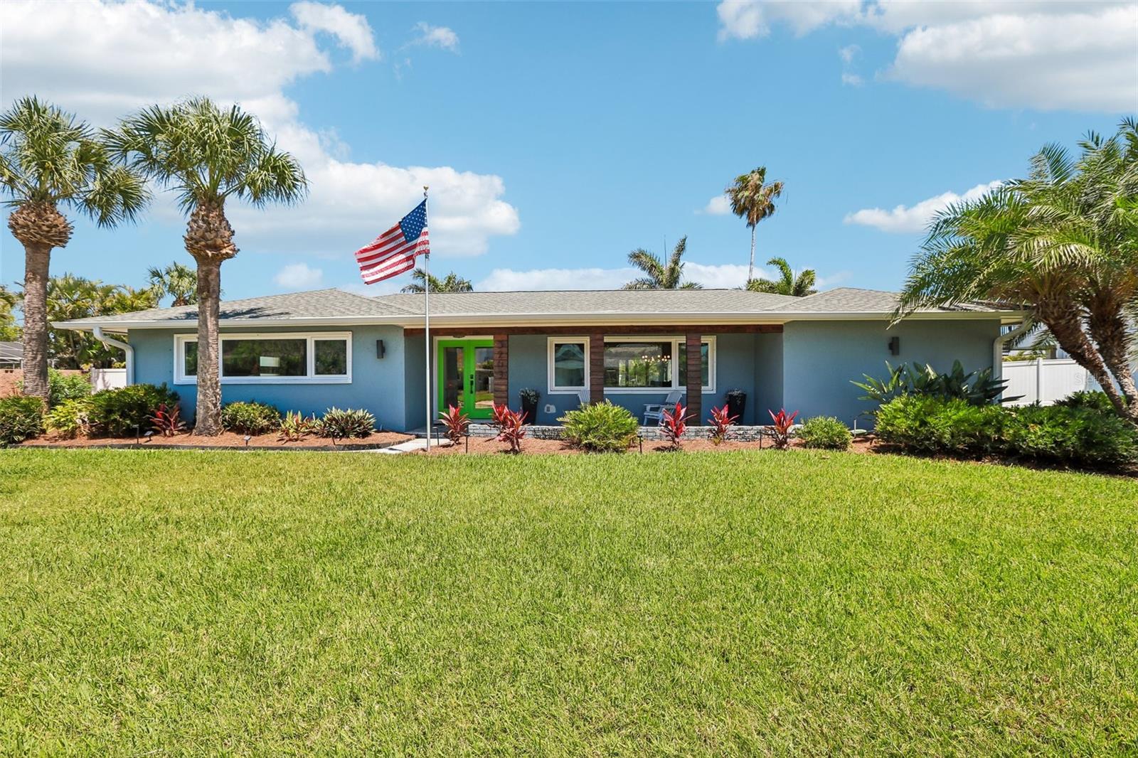 3203 Hibiscus Dr, Belleair Beach, FL 33786
