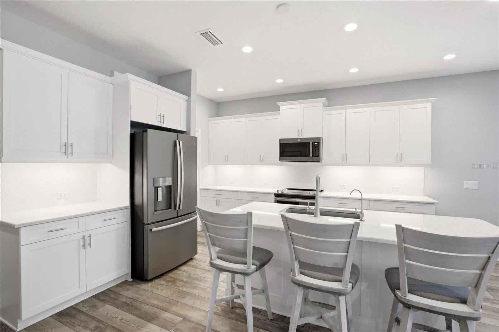 7545 Ridgelake Cir, Bradenton, FL 34203 photo