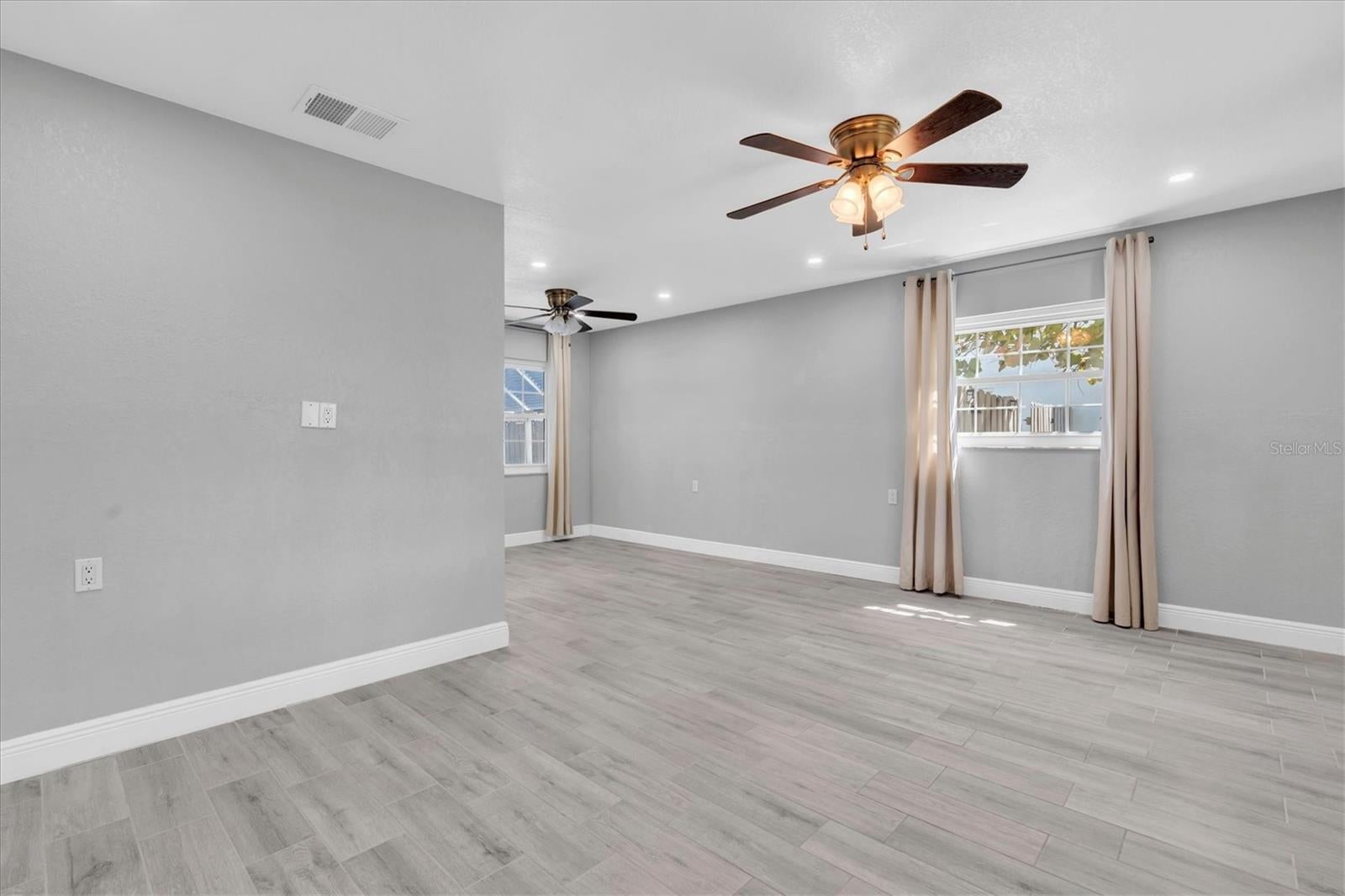 5619 Denver St, Saint Petersburg, FL 33703 photo