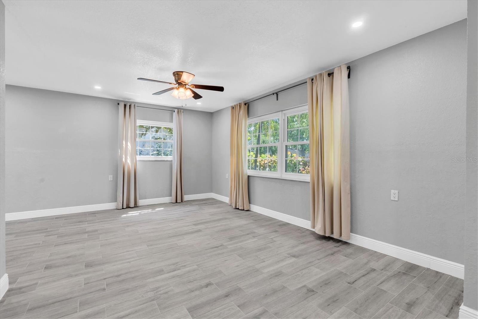 5619 Denver St, Saint Petersburg, FL 33703 photo
