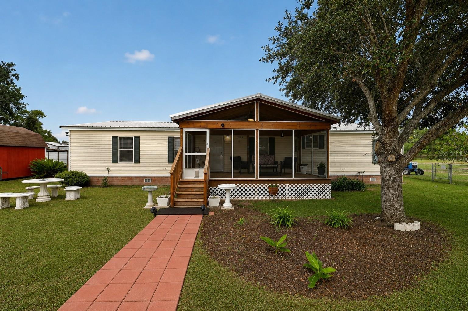 15355 113 Street Rd, Ocklawaha, FL 32179