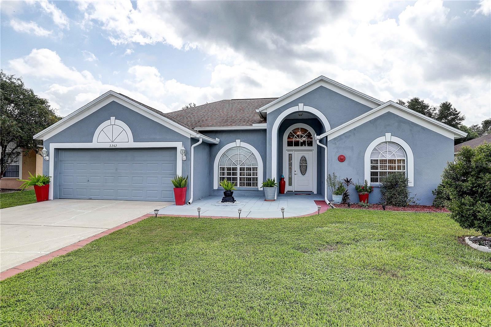 2242 Towering Oaks Cir, Seffner, FL 33584