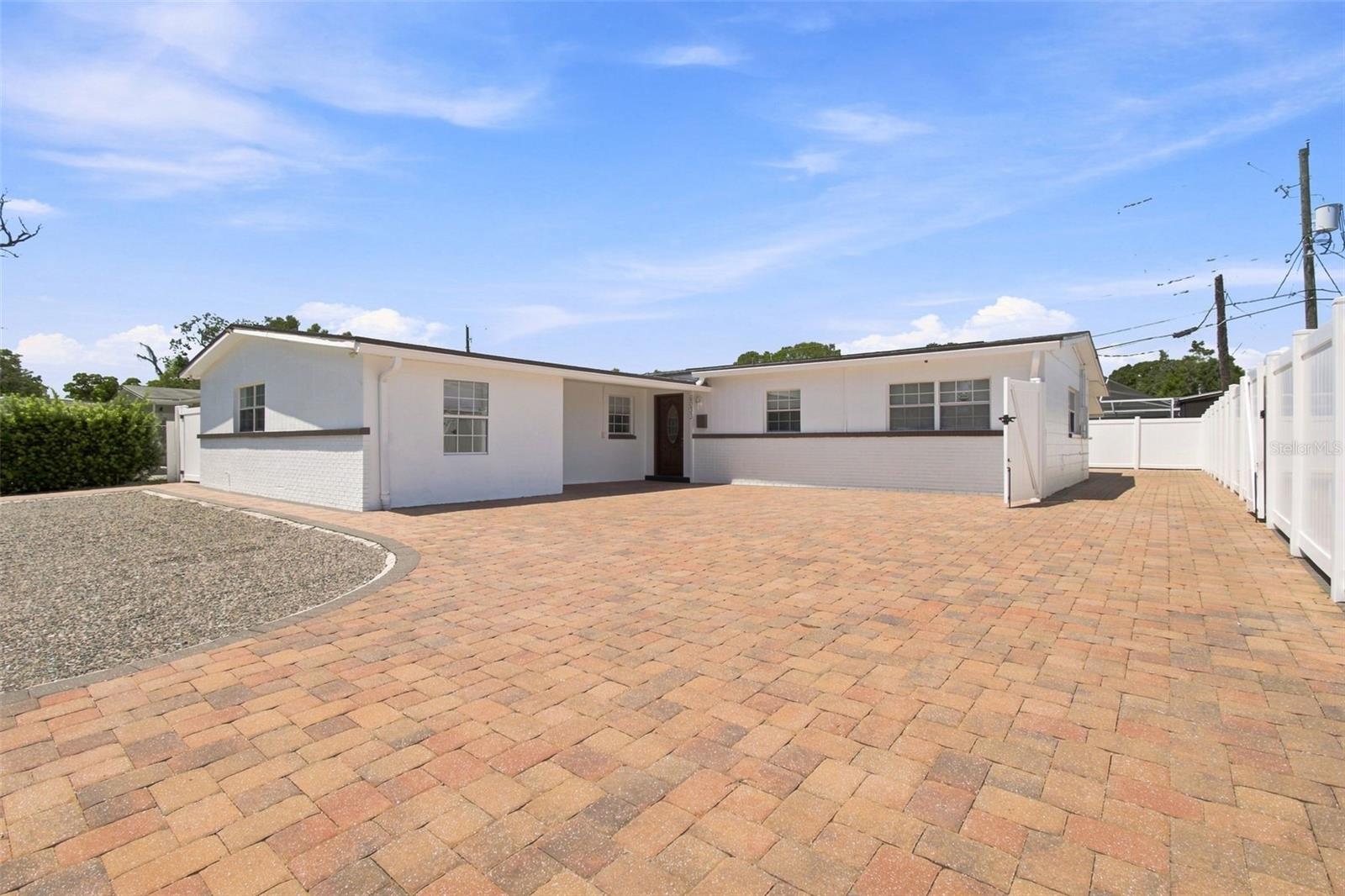 6033 Ambassador Dr, Tampa, FL 33615
