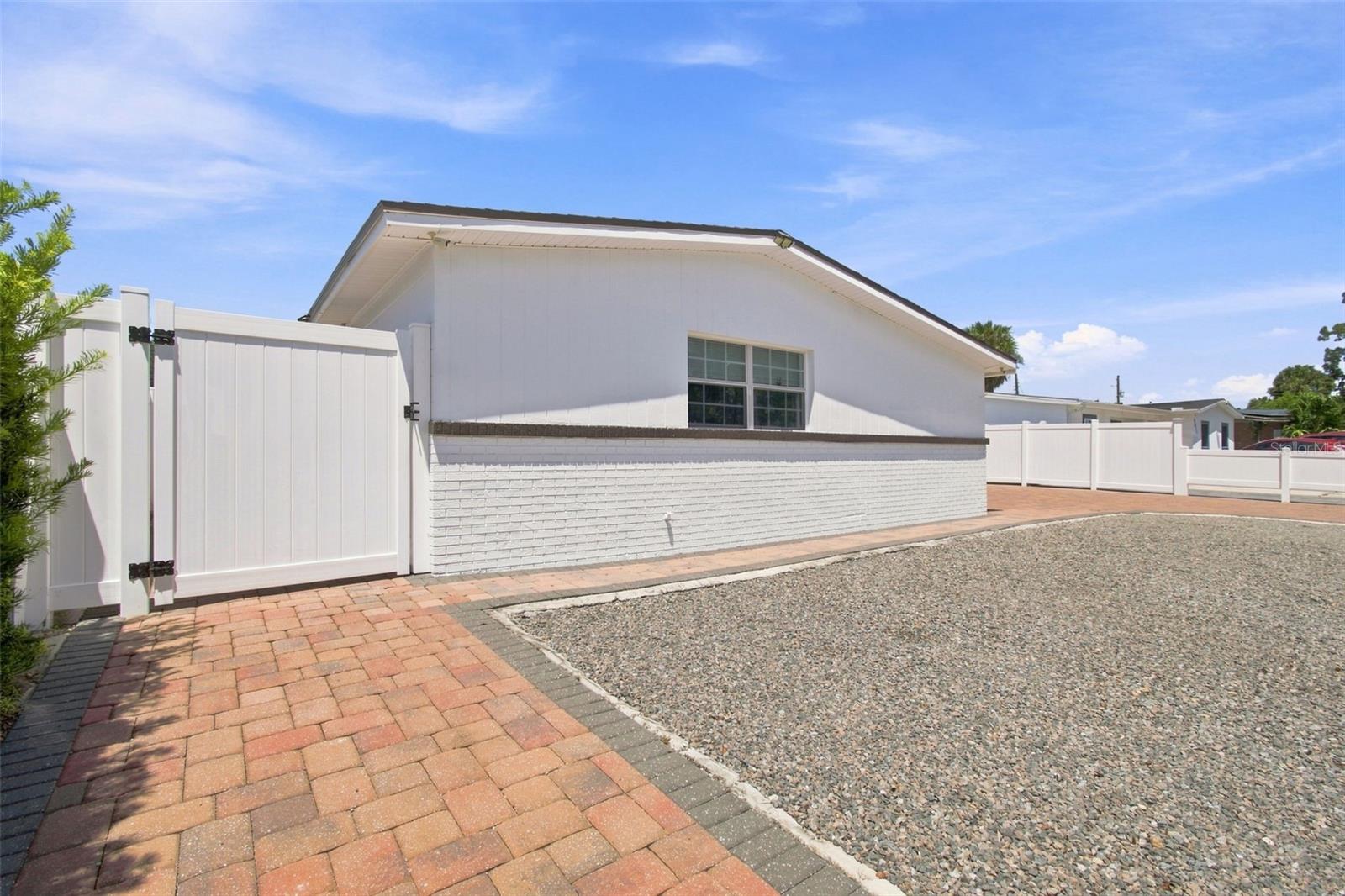 6033 Ambassador Dr, Tampa, FL 33615 photo