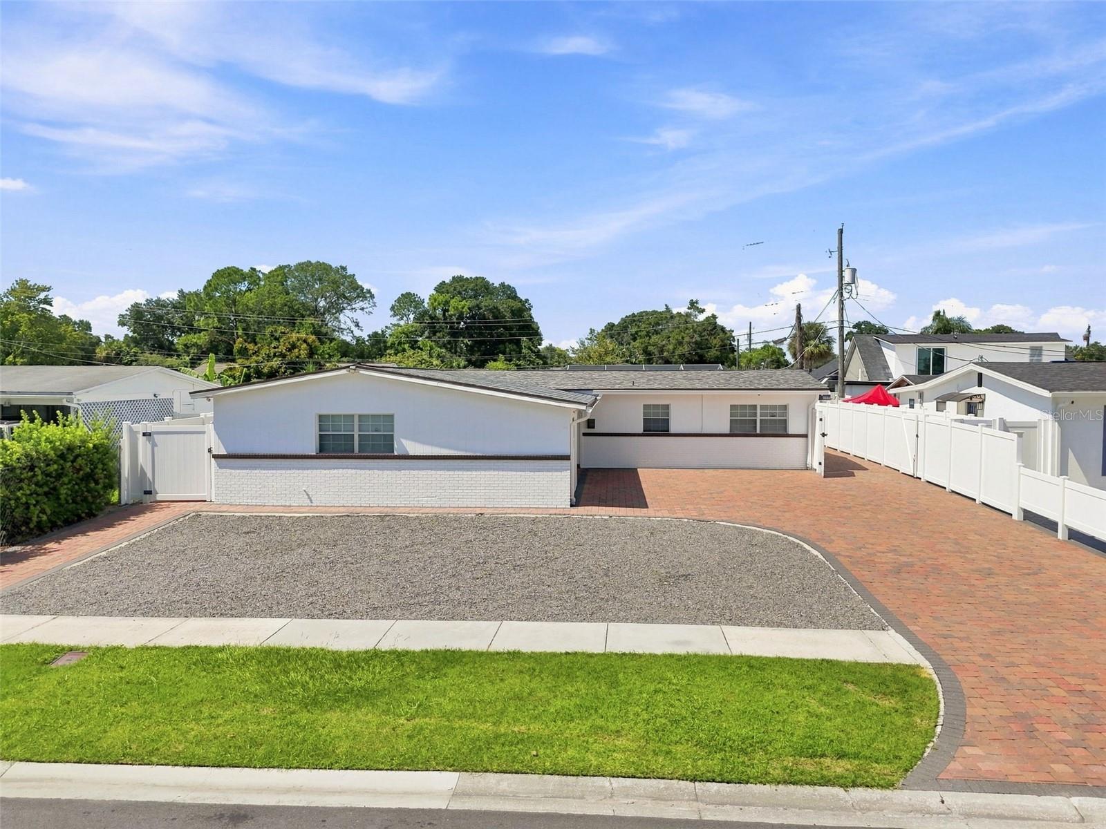 6033 Ambassador Dr, Tampa, FL 33615 photo