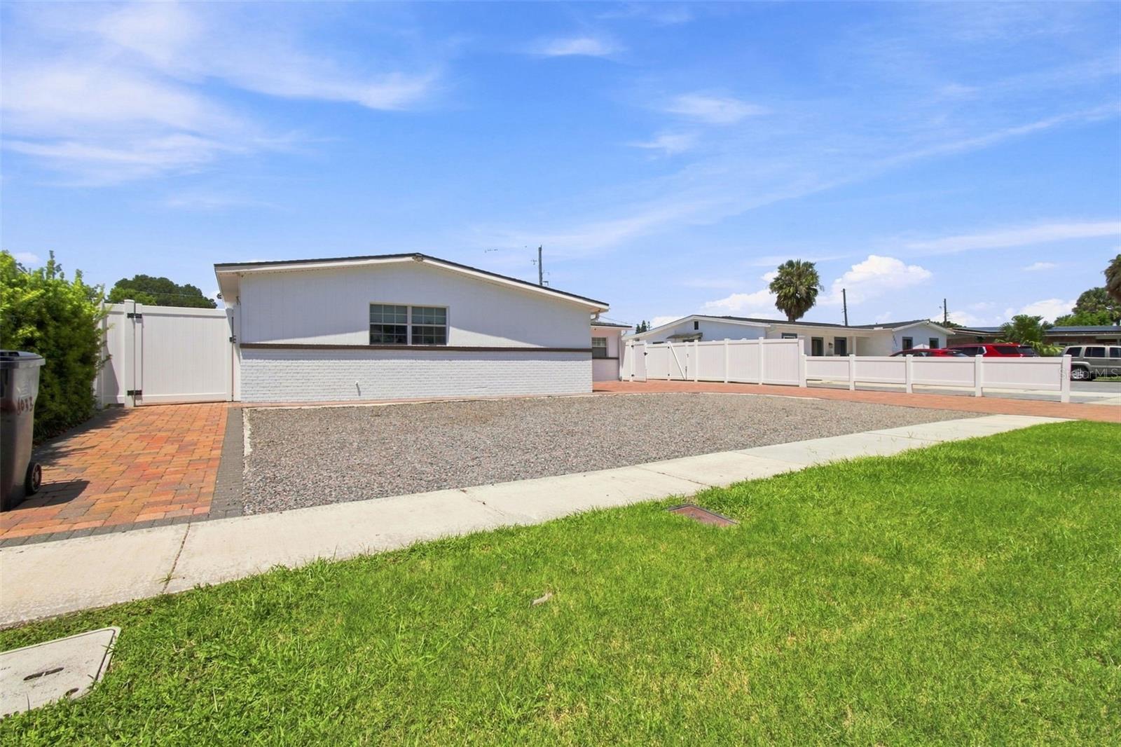 6033 Ambassador Dr, Tampa, FL 33615 photo