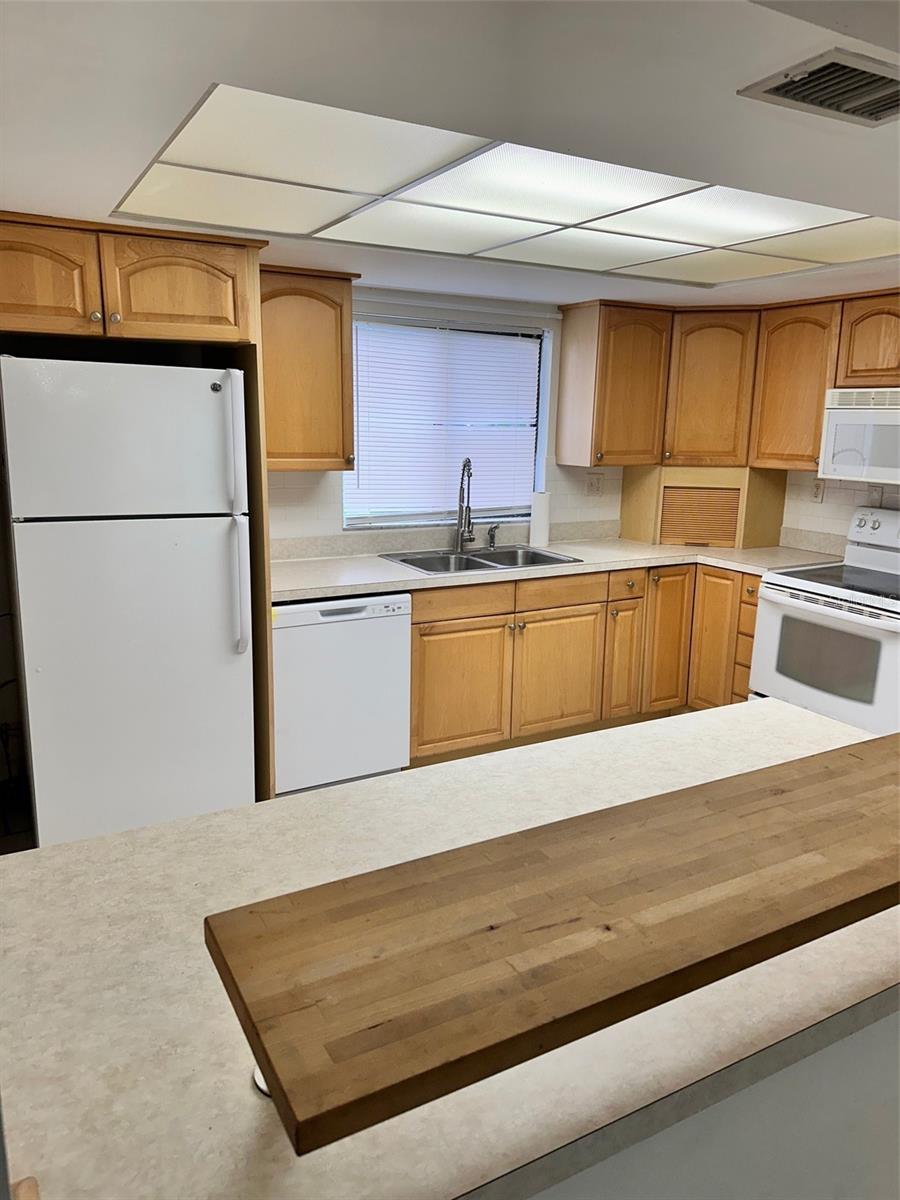 10775 Village Club Cir #101, Saint Petersburg, FL 33716 photo
