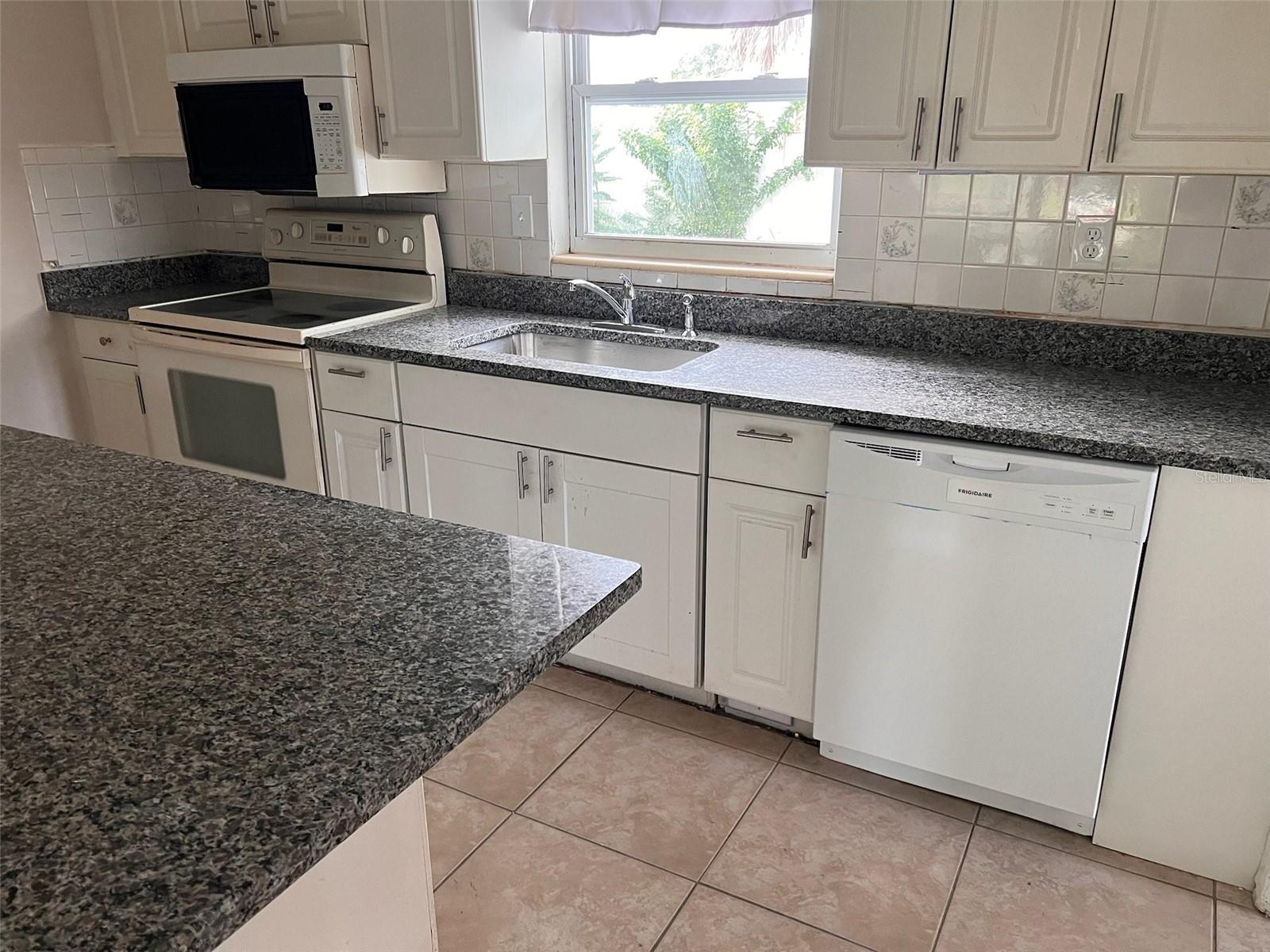 3633 Roxane Blvd, Sarasota, FL 34235 photo