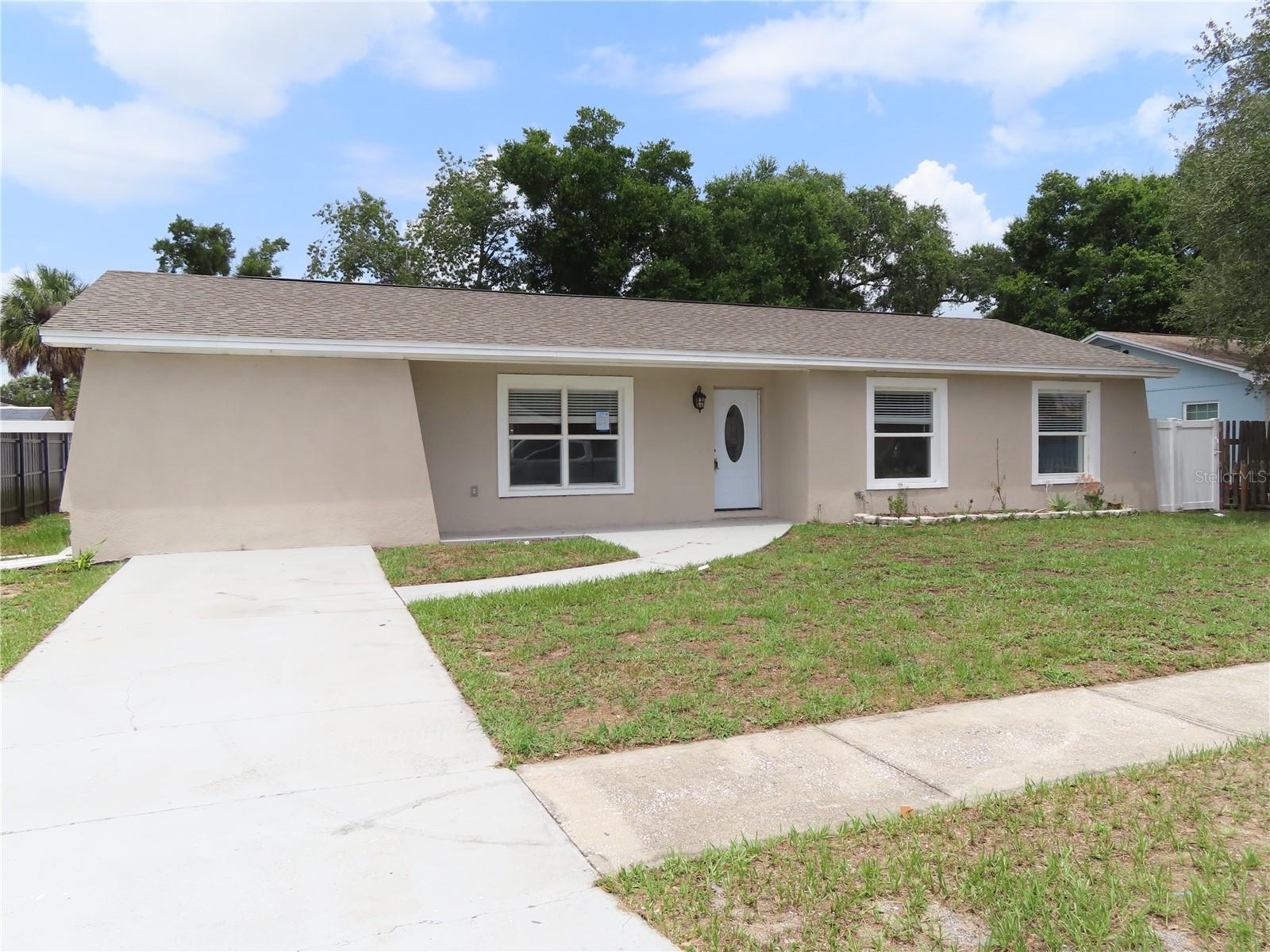 1215 Windsor Cir, Brandon, FL 33510