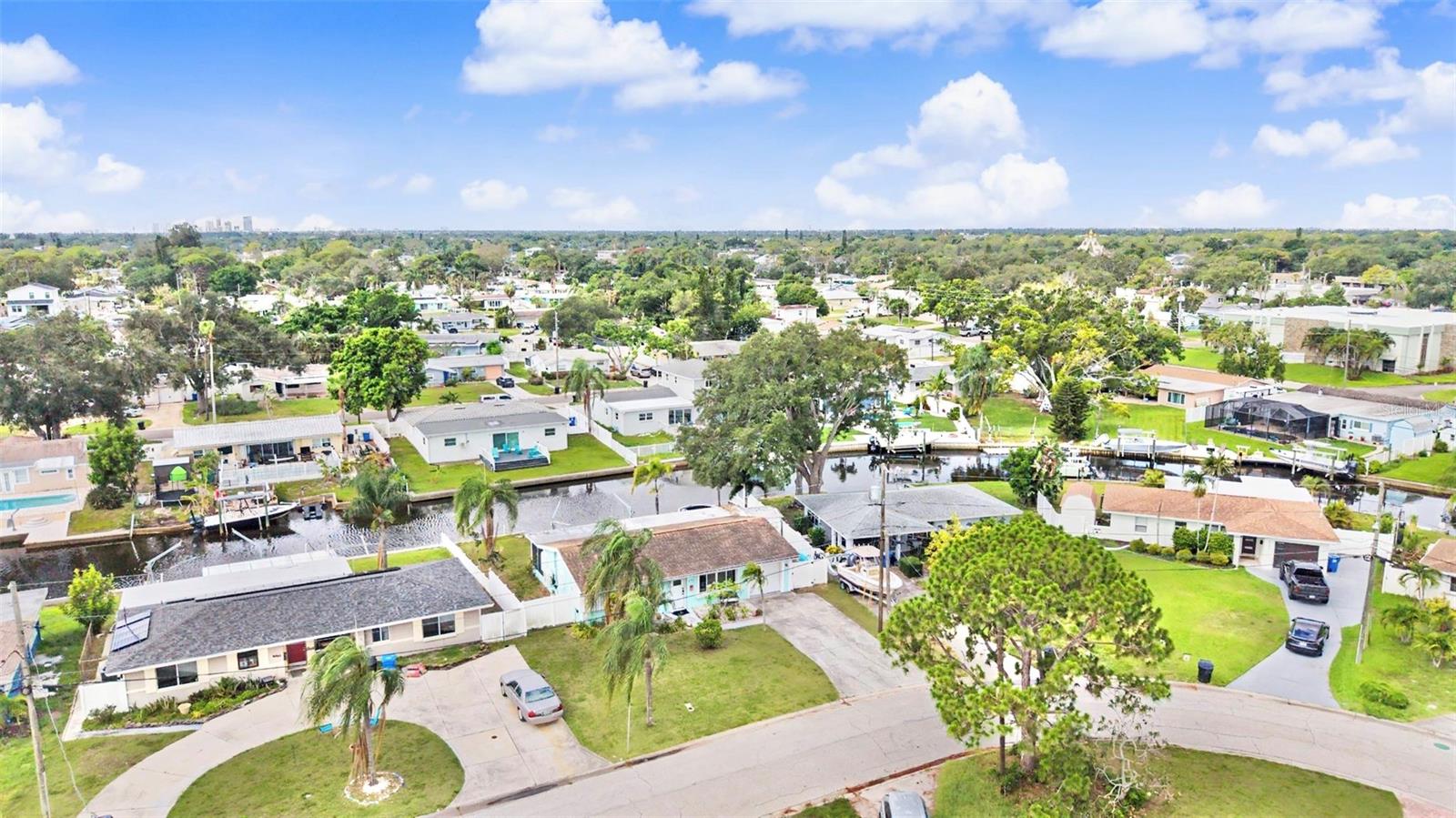 9472 Treasure Ln, Saint Petersburg, FL 33702 photo