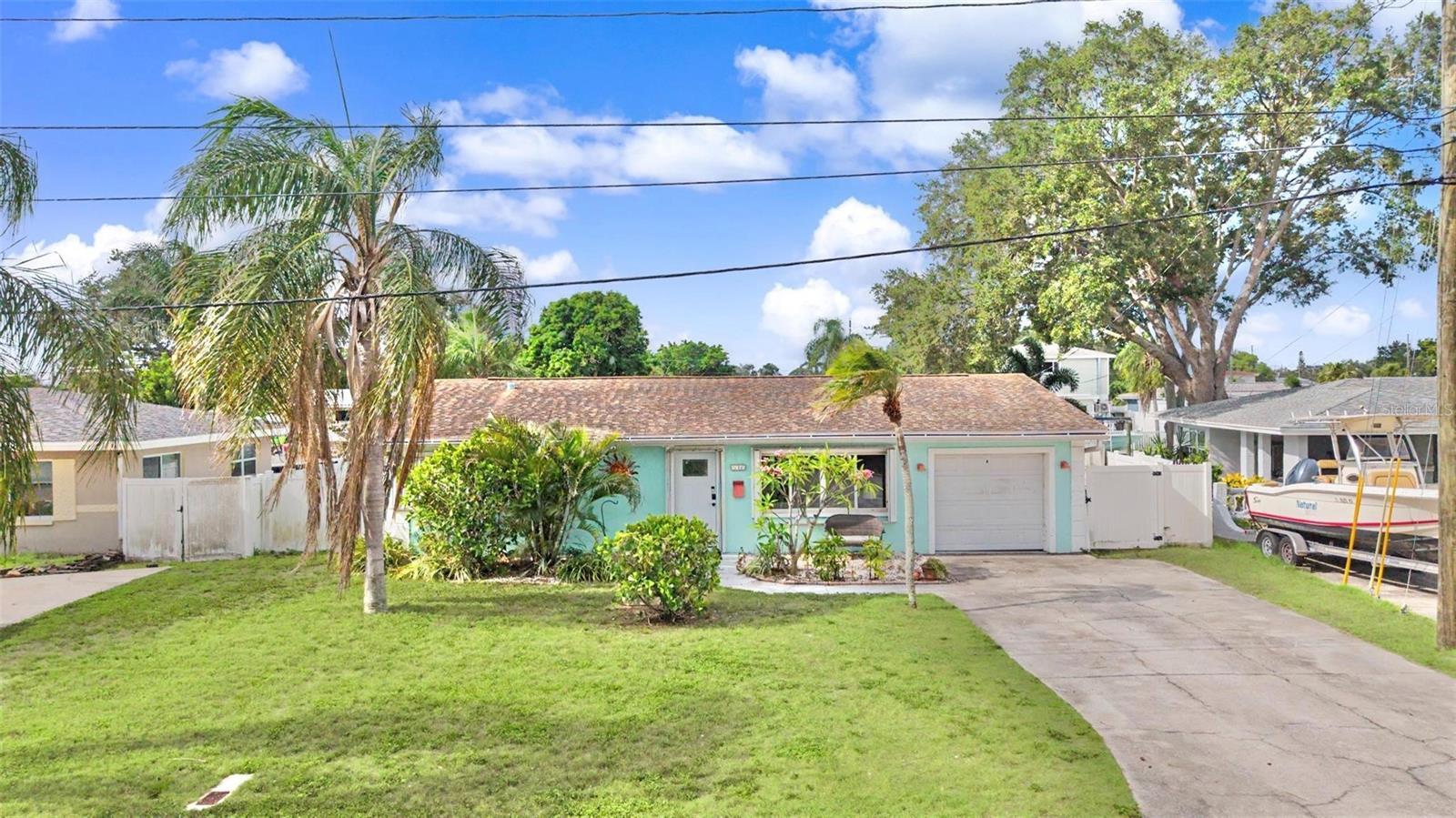 9472 Treasure Ln, Saint Petersburg, FL 33702
