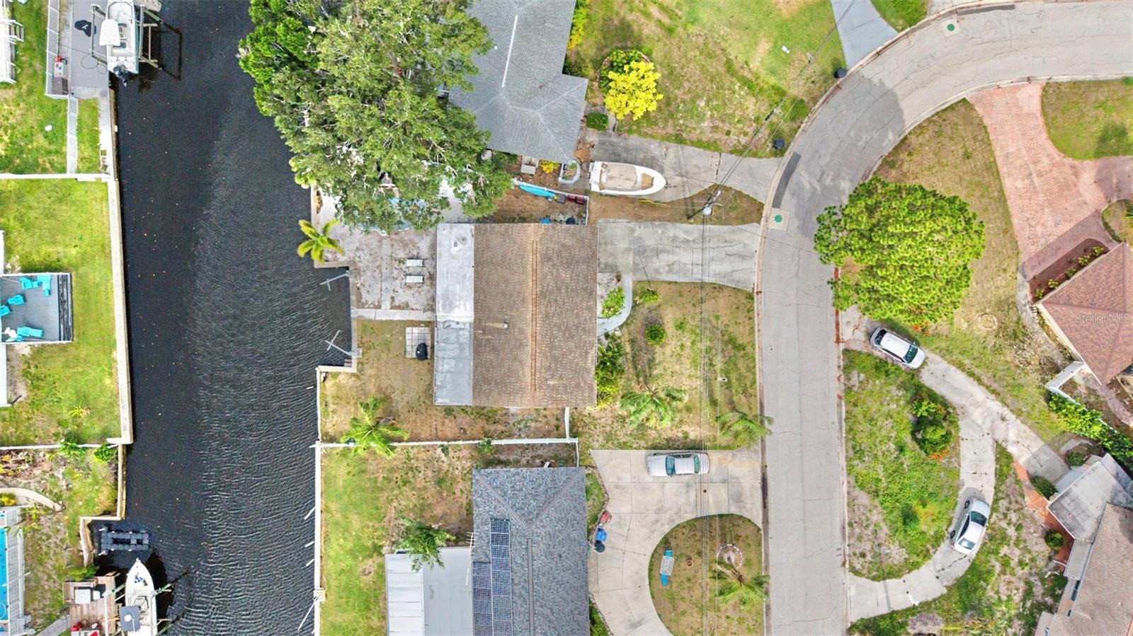 9472 Treasure Ln, Saint Petersburg, FL 33702 photo