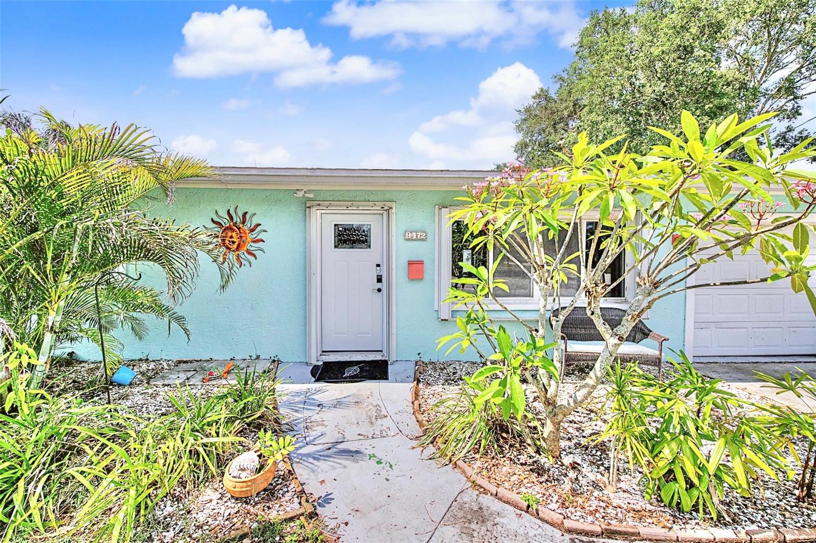 9472 Treasure Ln, Saint Petersburg, FL 33702 photo
