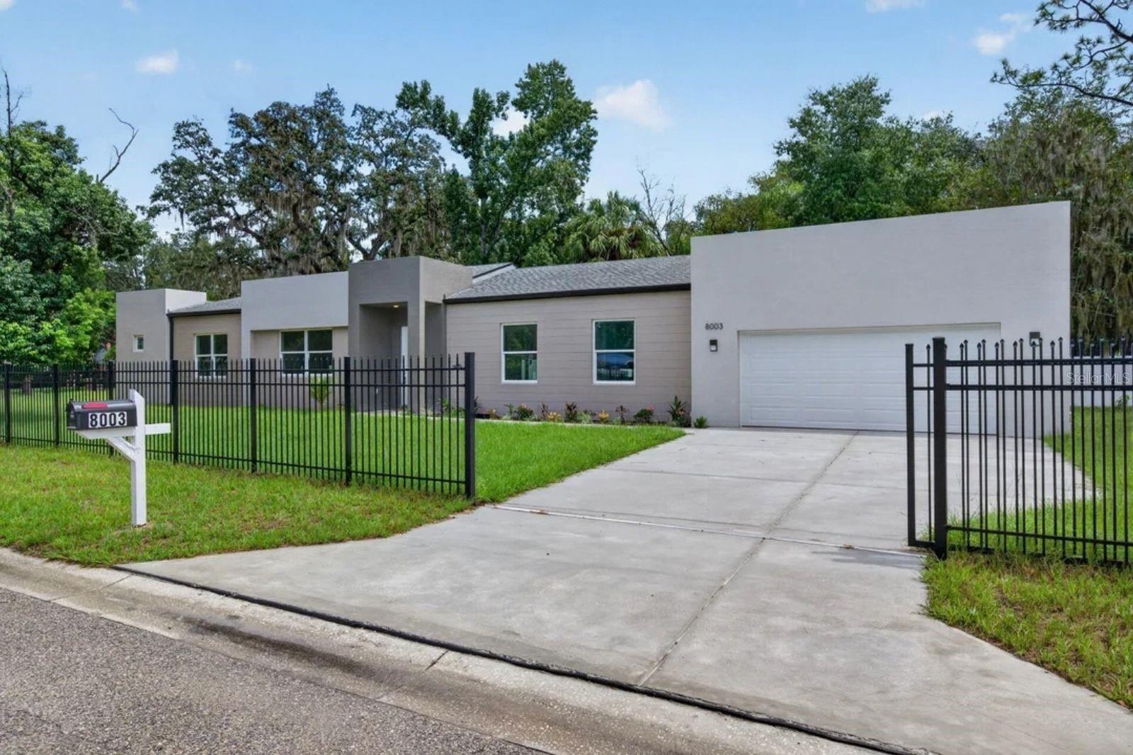 8003 Chaney Ln, Tampa, FL 33617 photo
