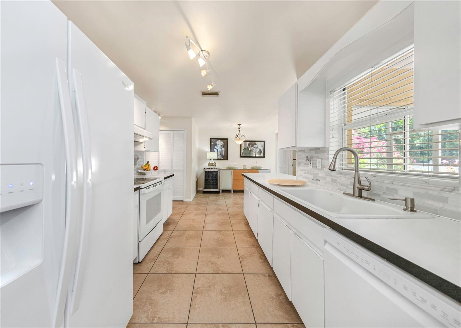 2437 Hawk Ave, Palm Harbor, FL 34683 photo