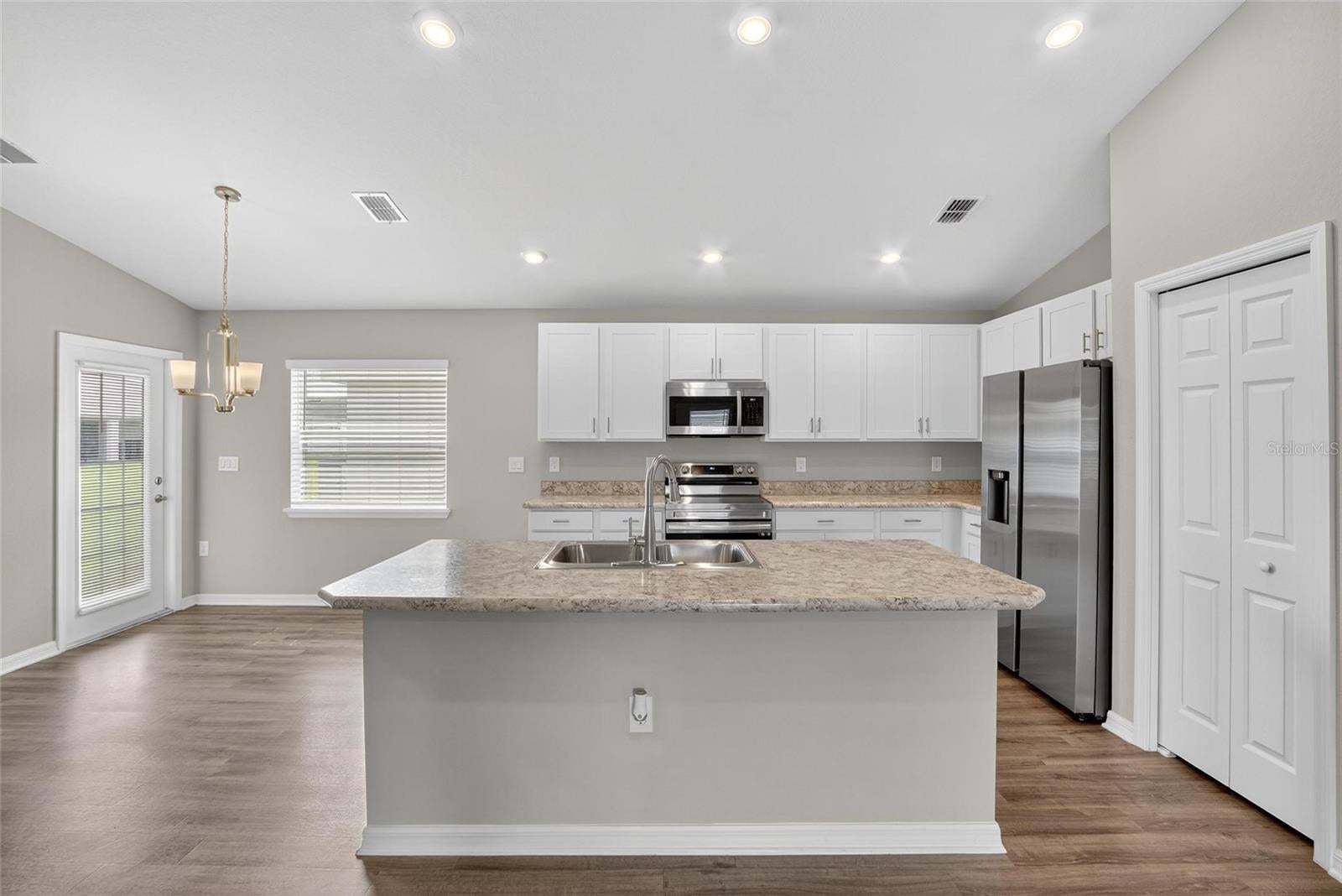 1047 Aruba Ave, Mulberry, FL 33860 photo