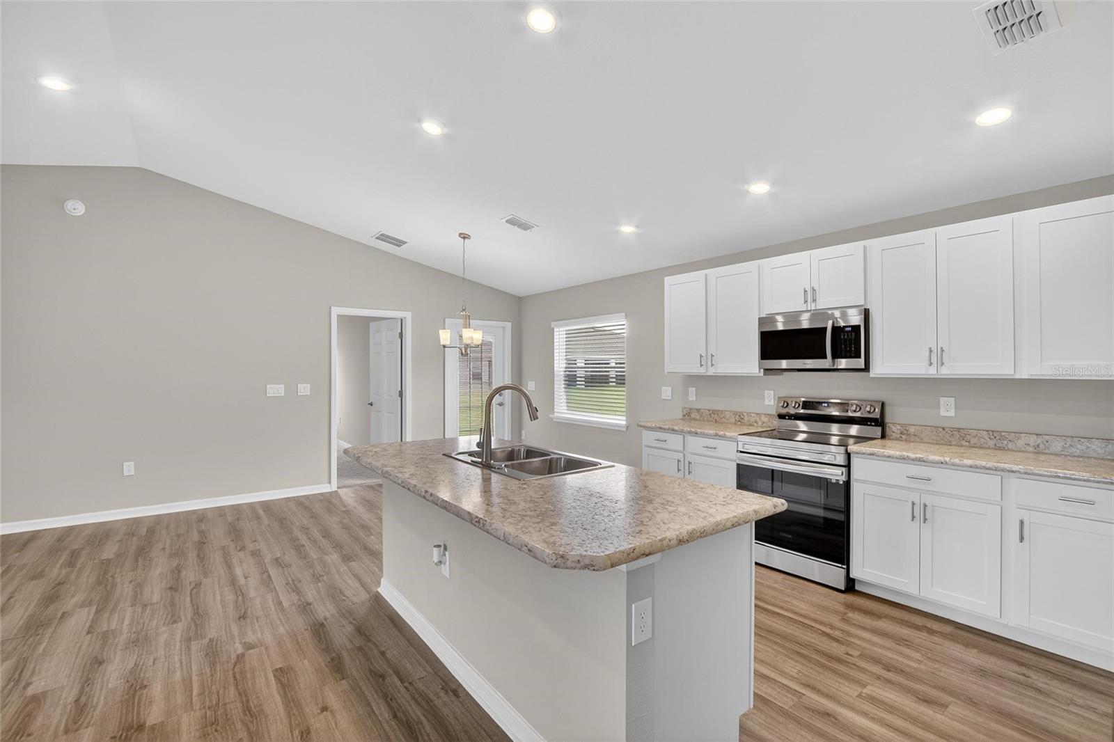 1047 Aruba Ave, Mulberry, FL 33860 photo