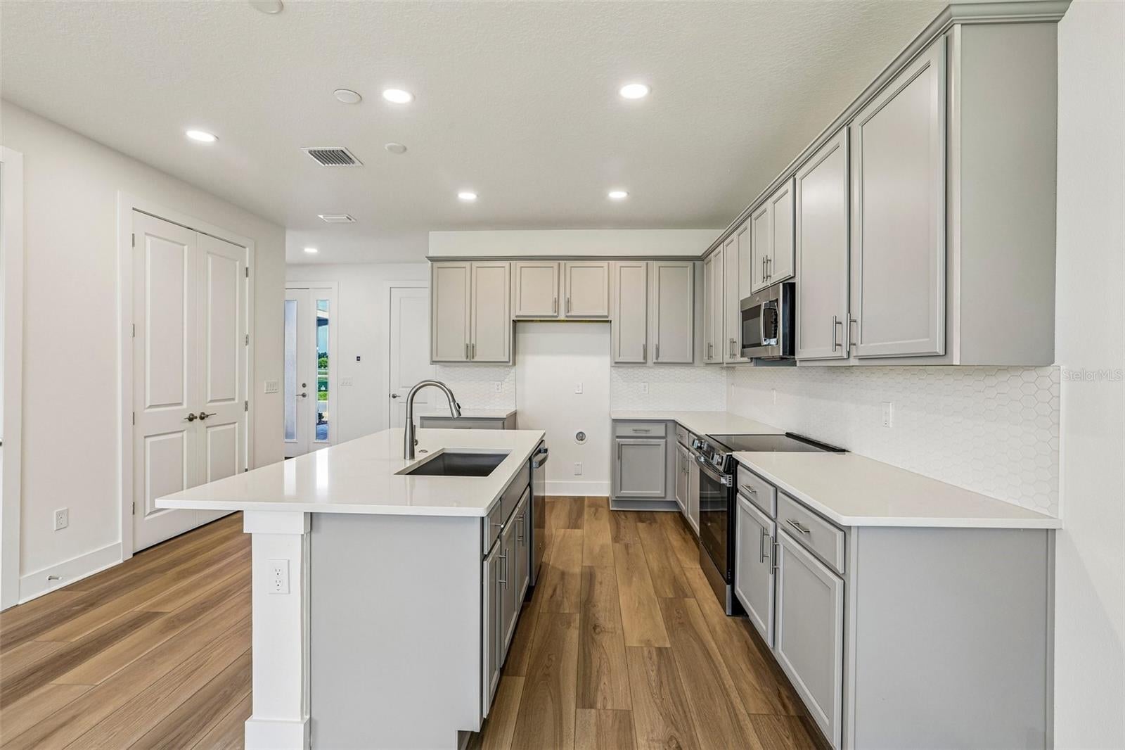 31850 Clover Fin Ct, Wesley Chapel, FL 33545 photo