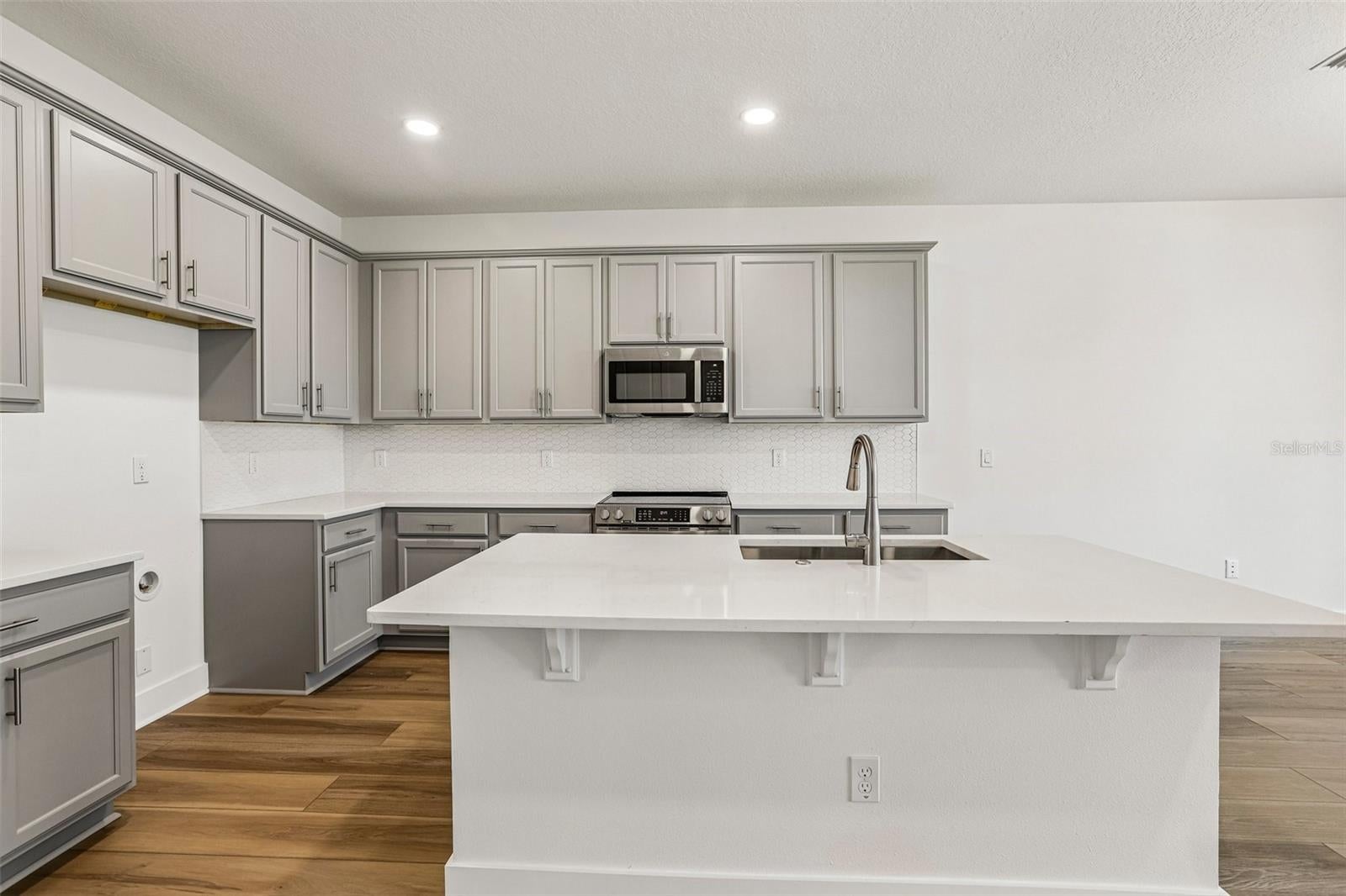 31850 Clover Fin Ct, Wesley Chapel, FL 33545 photo