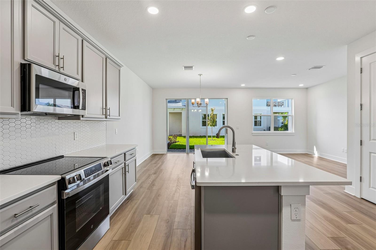 31850 Clover Fin Ct, Wesley Chapel, FL 33545 photo