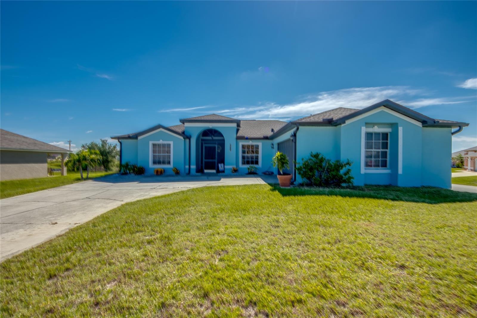 2613 7 Pl, Cape Coral, FL 33914