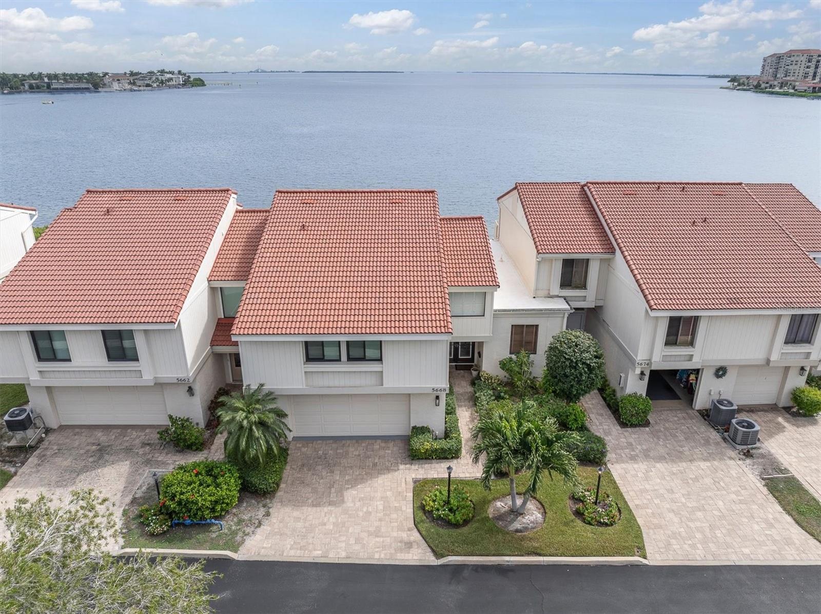 5668 Escondida Blvd, Saint Petersburg, FL 33715 photo