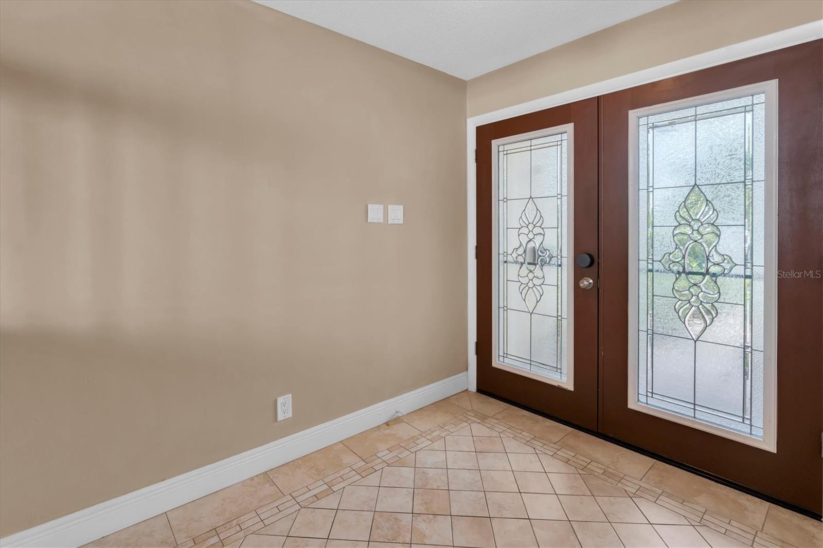 5668 Escondida Blvd, Saint Petersburg, FL 33715 photo