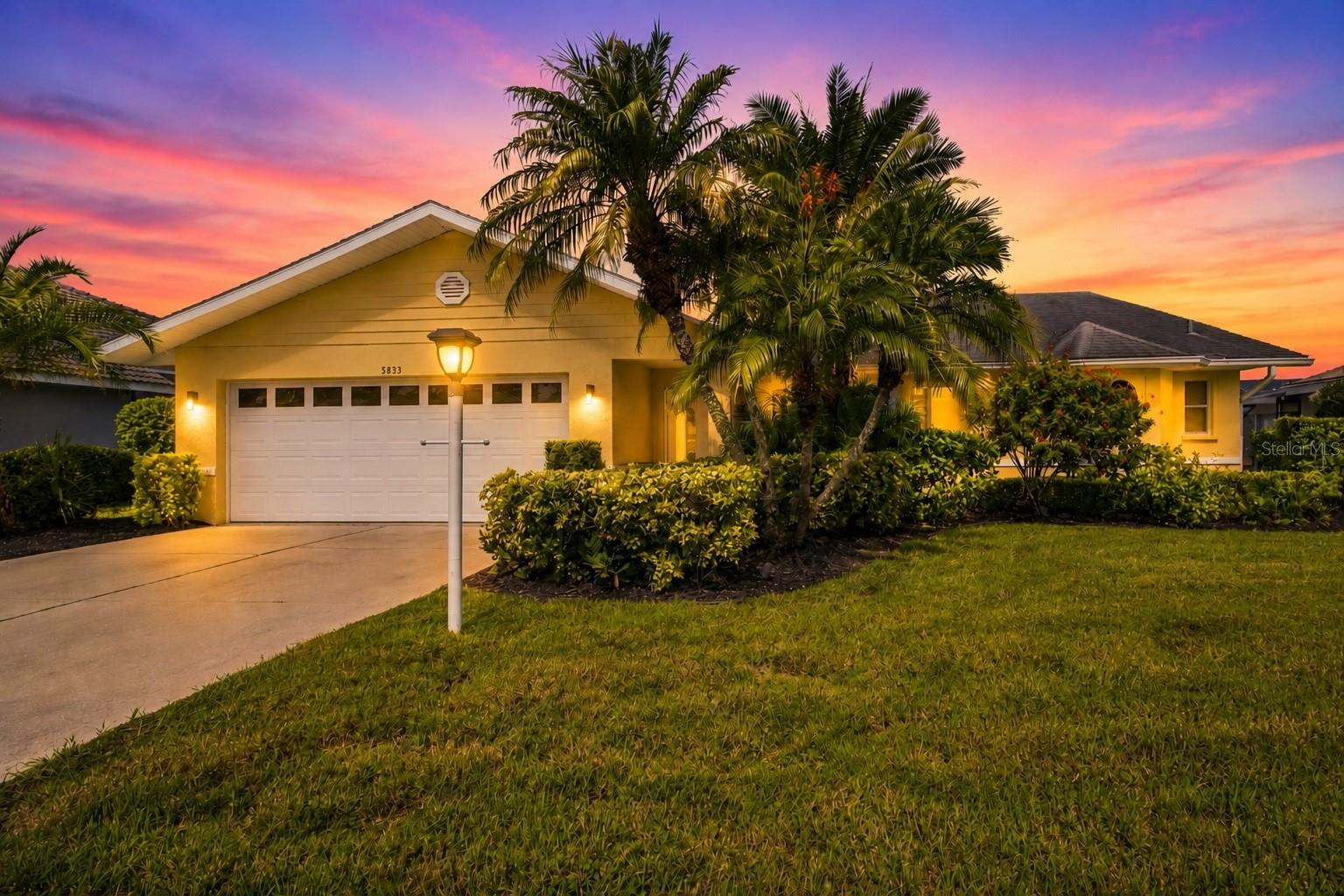 5833 Carriage Dr, Sarasota, FL 34243 photo