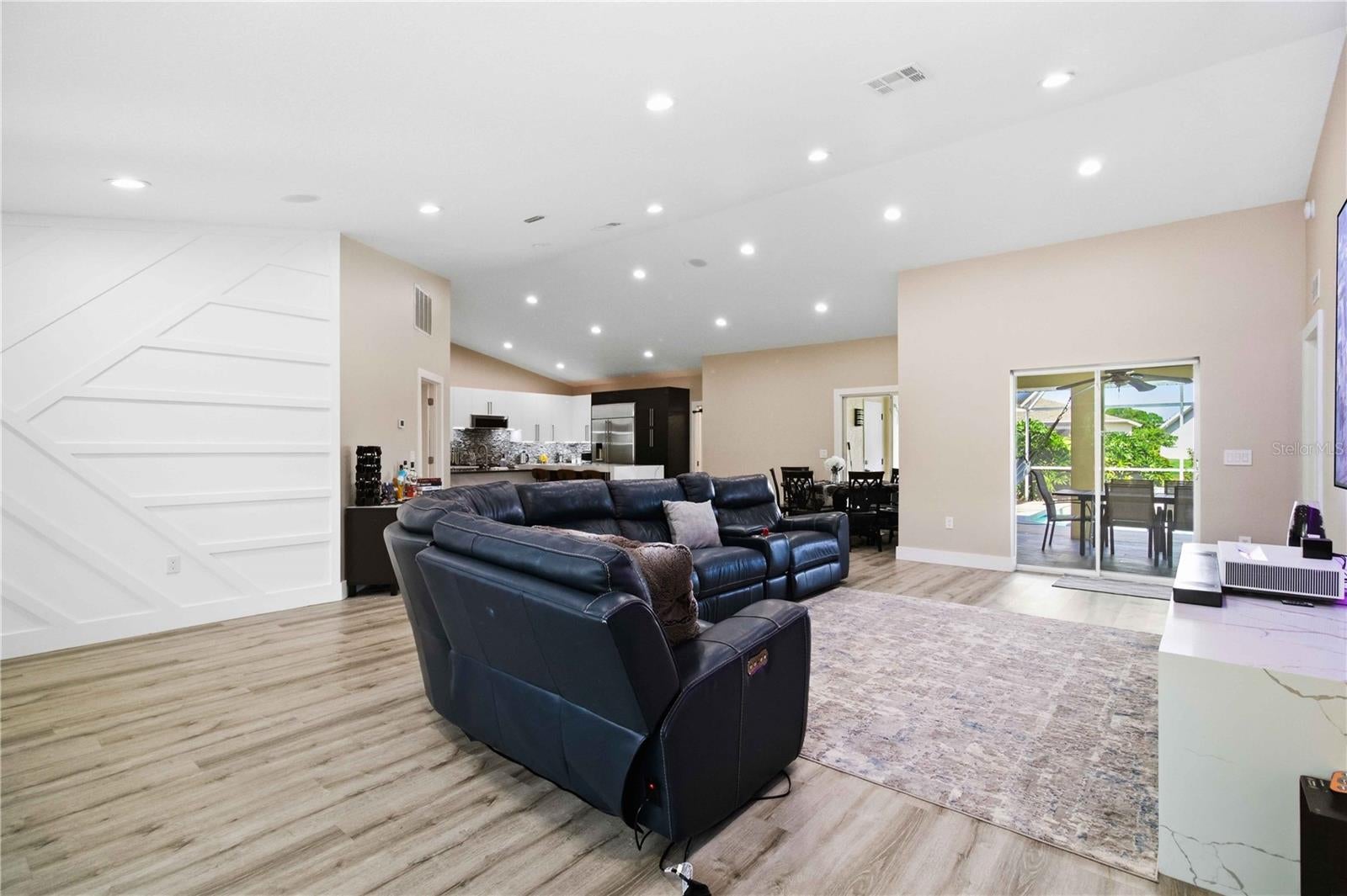 5833 Carriage Dr, Sarasota, FL 34243 photo