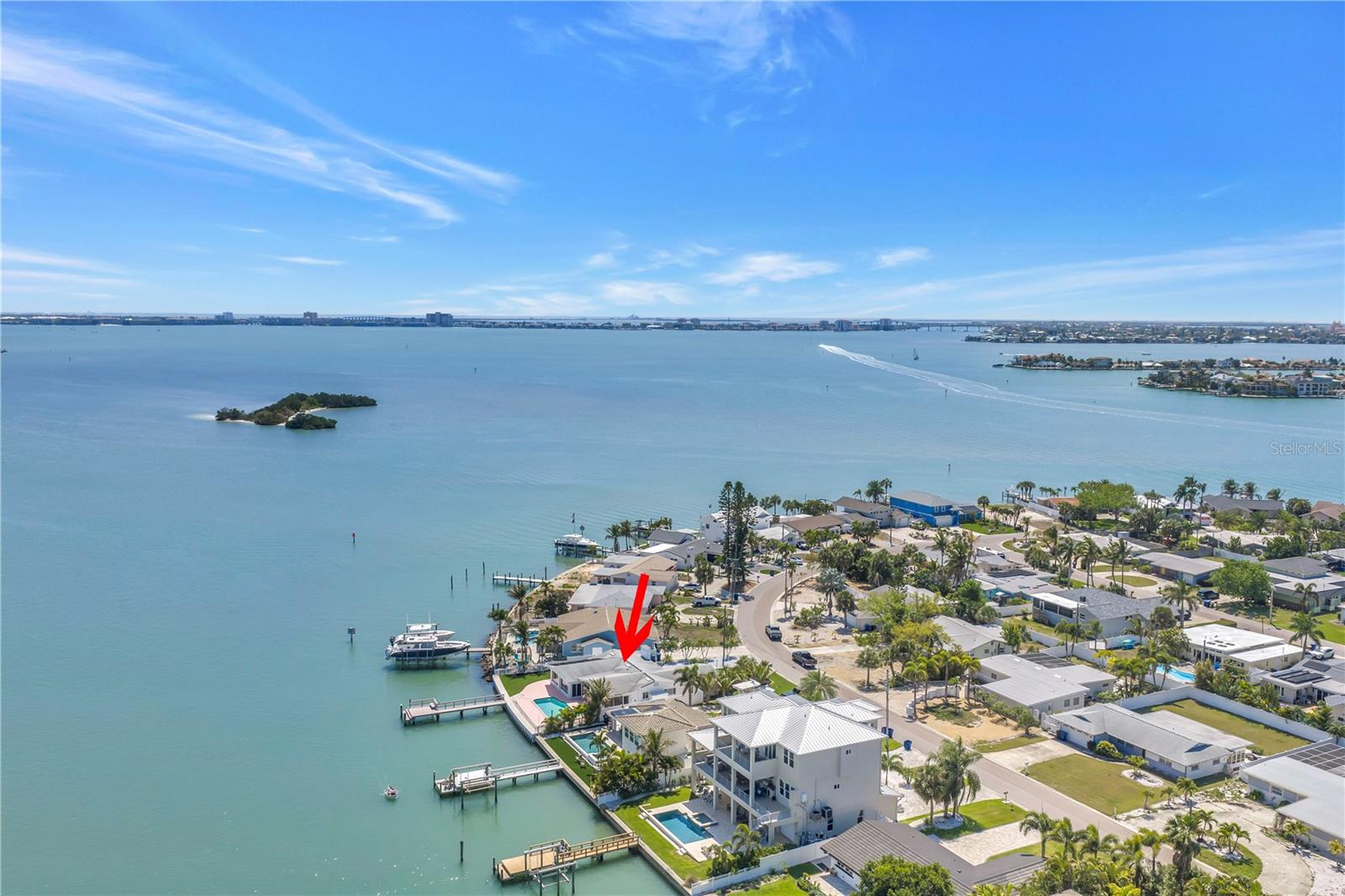 6984 S Shore Dr, Saint Petersburg, FL 33707 photo
