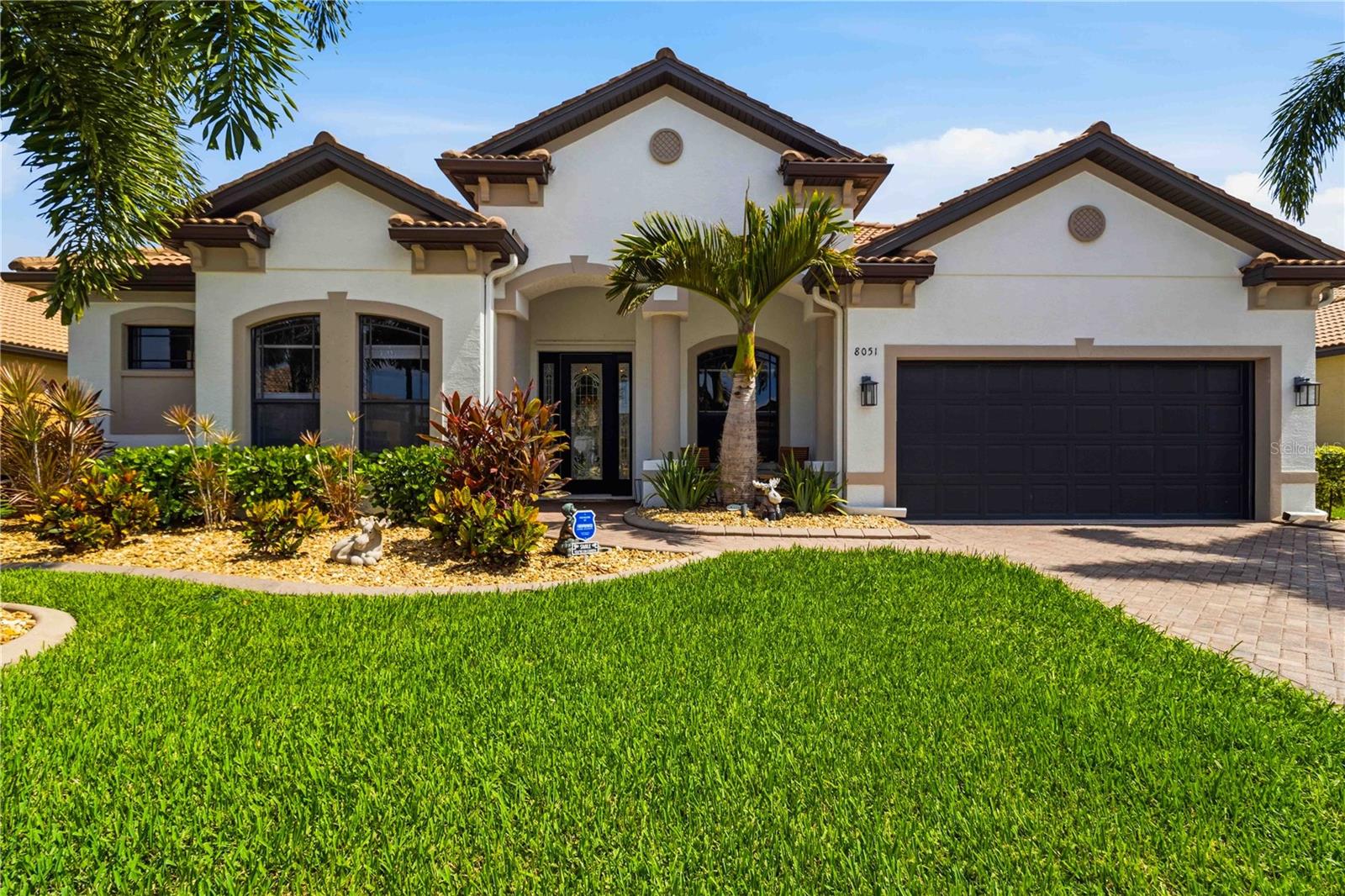 8051 36 Street Cir, Sarasota, FL 34243