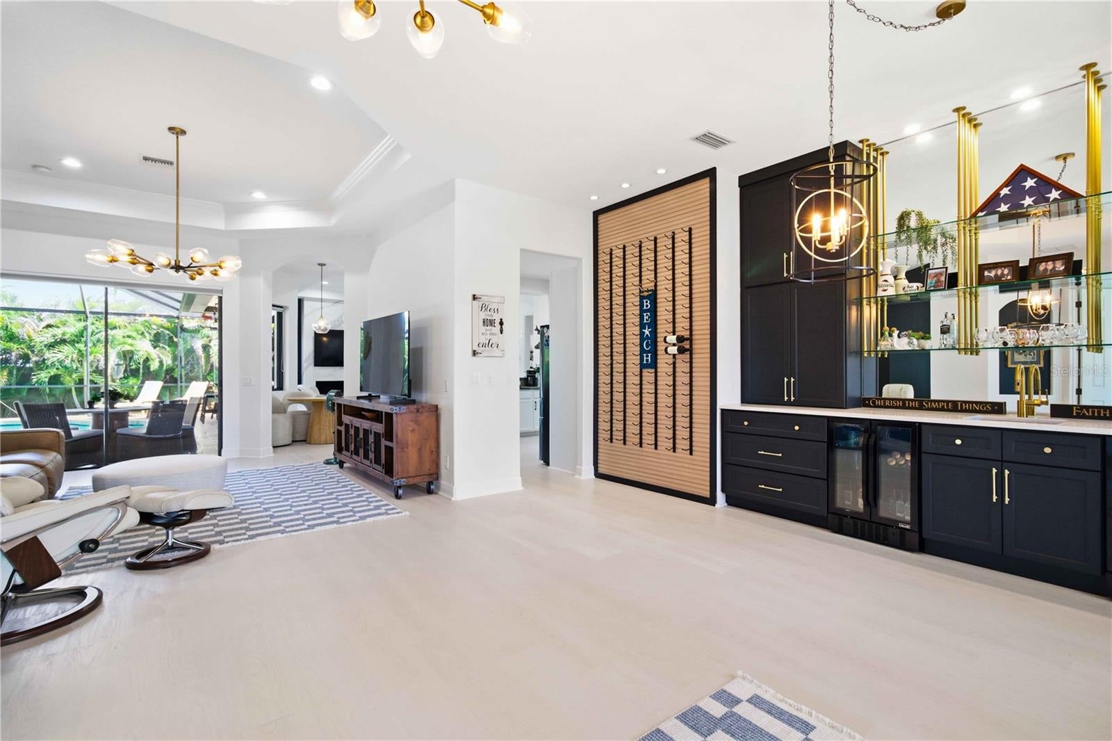 8051 36 Street Cir, Sarasota, FL 34243 photo