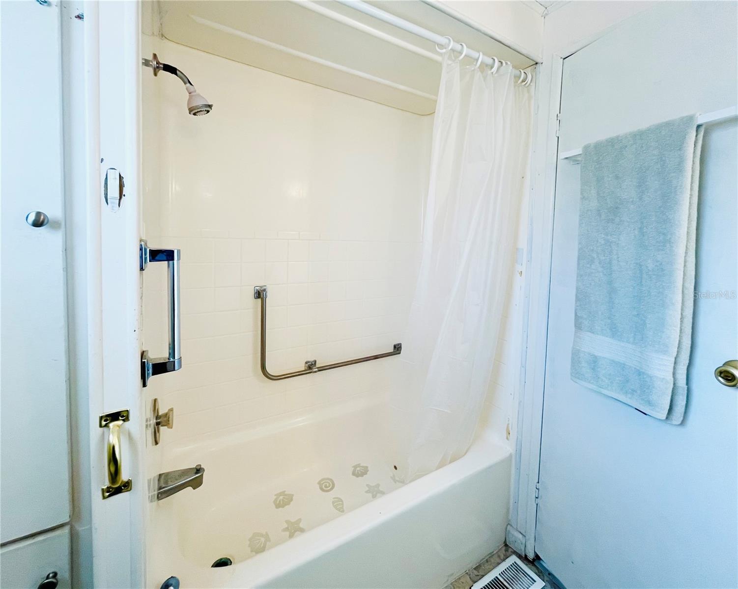 Mobile Home in SARASOTA FL 3335 SPANISH OAK TERRACE 35.jpg