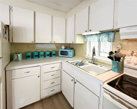 Mobile Home in SARASOTA FL 3335 SPANISH OAK TERRACE 10.jpg