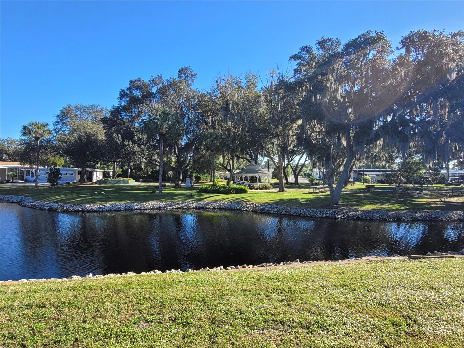 Mobile Home in SARASOTA FL 3335 SPANISH OAK TERRACE 70.jpg