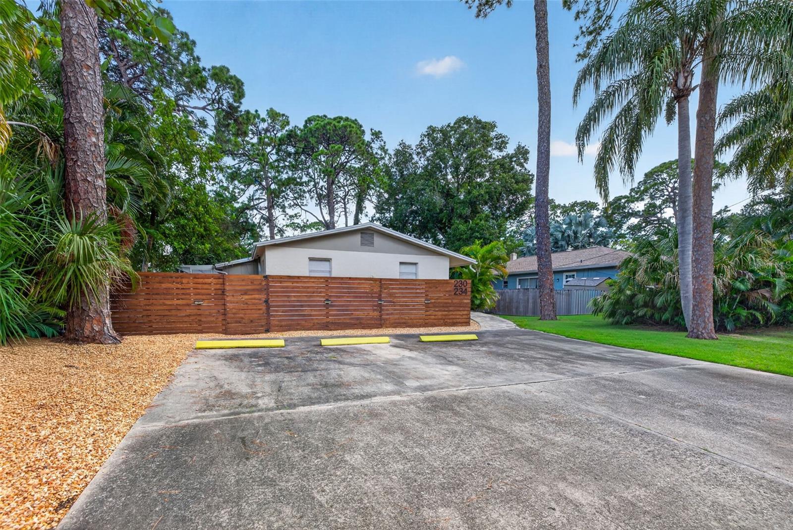 230 48 Ave, Saint Petersburg, FL 33703 photo