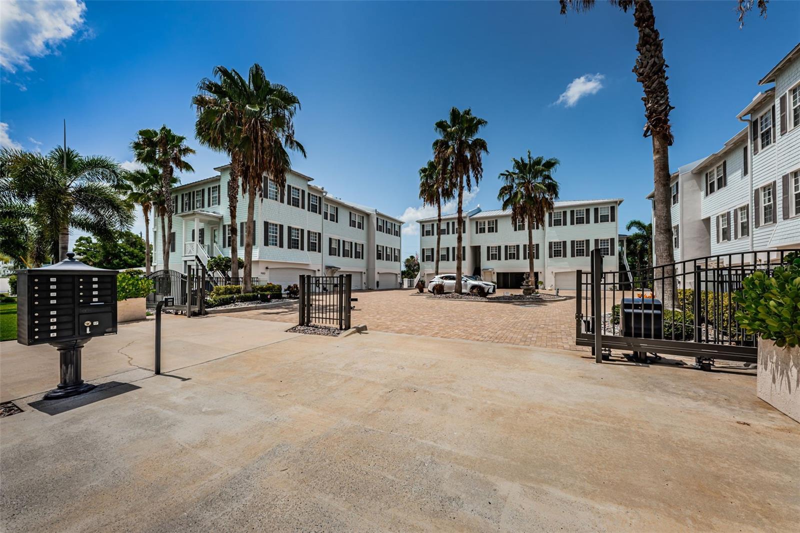 7010 Grevilla Ave, South Pasadena, FL 33707