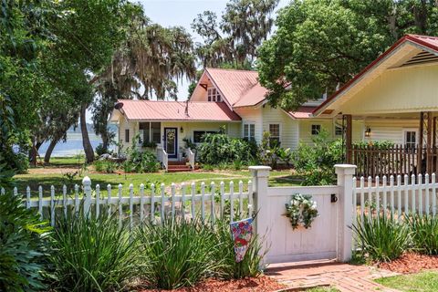 Single Family Residence in KEYSTONE HEIGHTS FL 561 SE LAKEVIEW DRIVE.jpg