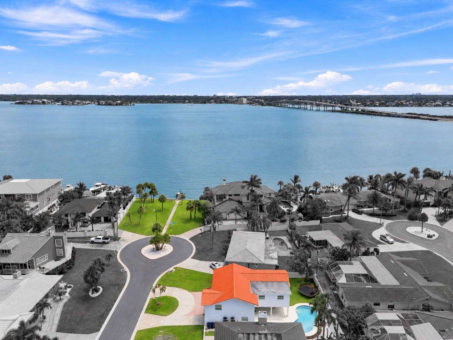 112 16 St, Belleair Beach, FL 33786