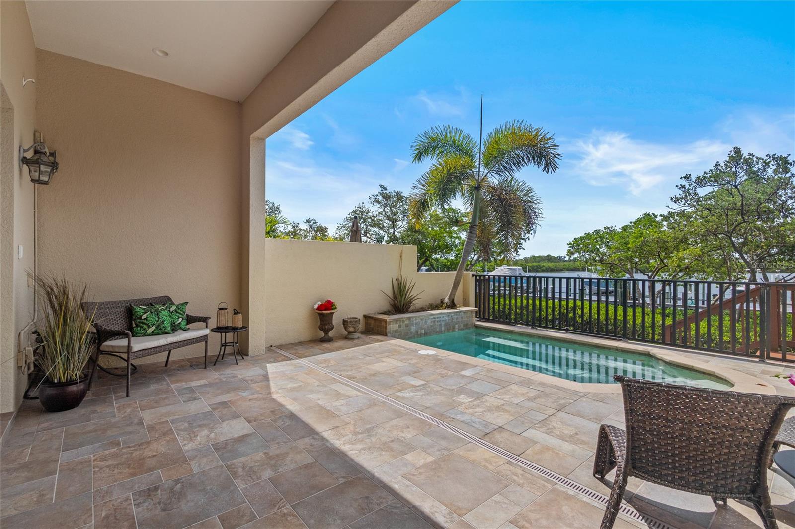 1008 Paseo De Rio, Saint Petersburg, FL 33702 photo