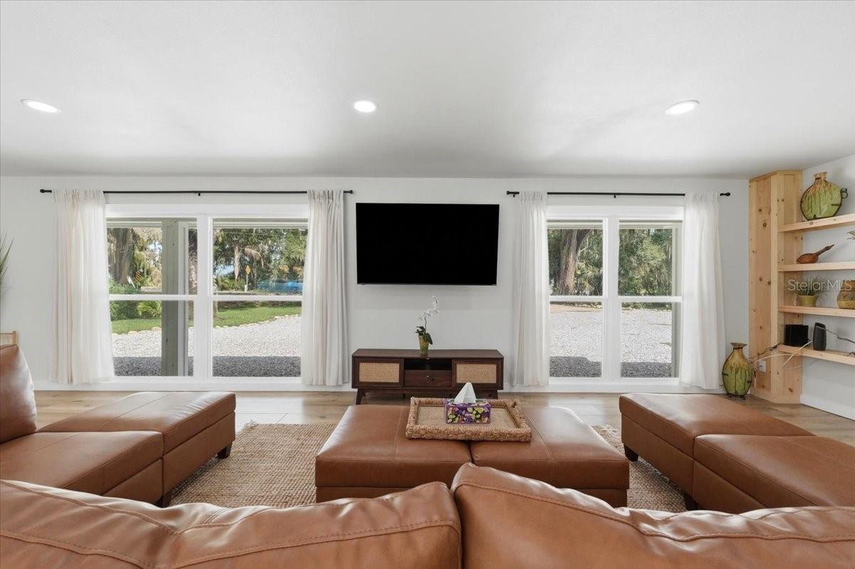 2072 Lake Ariana Blvd, Auburndale, FL 33823 photo