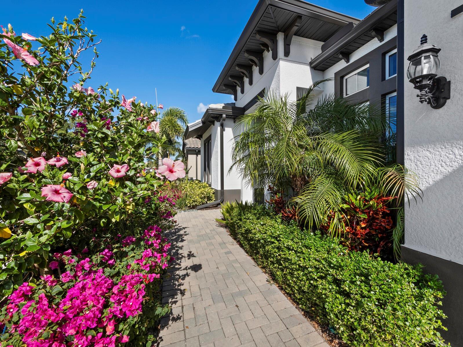6129 Lungo Lago Dr, Sarasota, FL 34241 photo