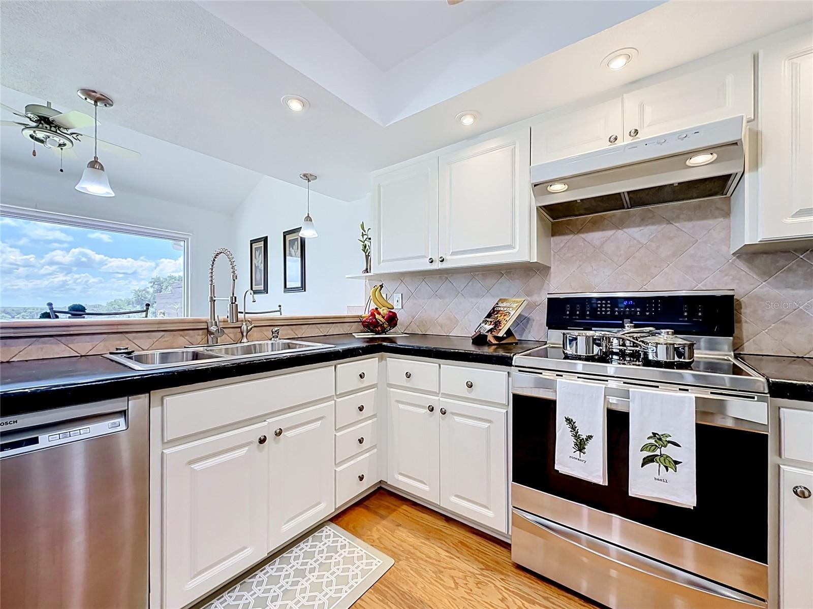 6042 Topsail Rd, Lady Lake, FL 32159 photo