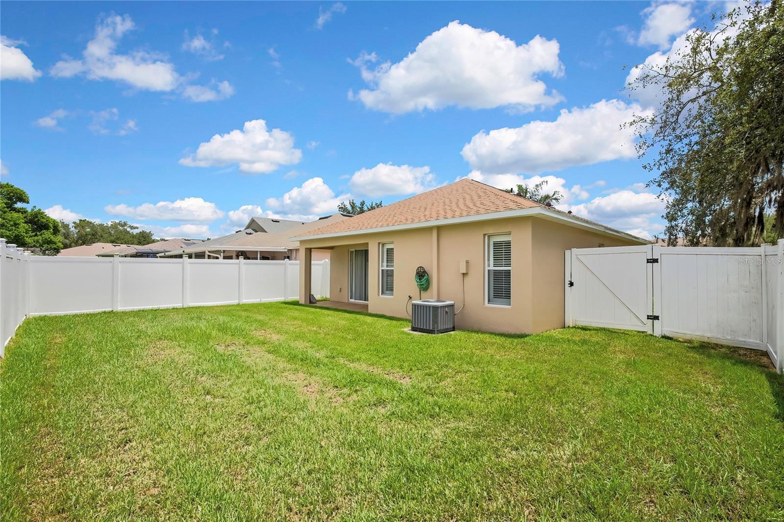 209 Winthrop Dr, Spring Hill, FL 34609 photo