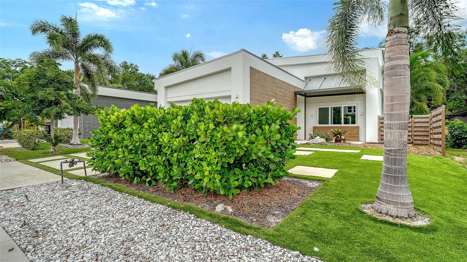 2138 Hawthorne St, Sarasota, FL 34239 photo